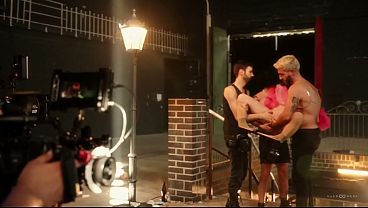 Achter de schermen van HardWerk Portal To Bang – Een van de meest intense en kinky gangbangs