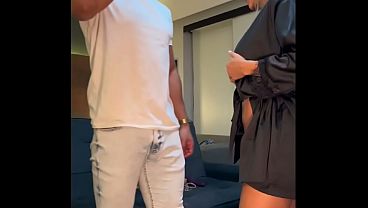 “Come see, cuckold, look what this dick does to your little wife” – This Brazilian married woman is a delight, she fucked a big black guy and even humiliated her cuckold husband.