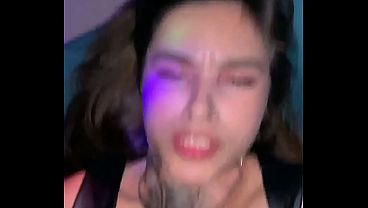 Ruw seks in de nachtclub met een vreemde