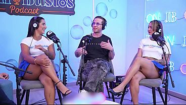 FFM THREESOME—Mijn vriendin en ik worden geil en nemen NataliaGarcia te grazen in een podcast totdat ze klaarkomt!